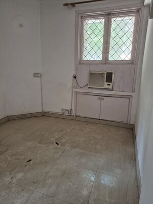 Room in 3.5 BHK Apartment at Purvasha Apartments, Patparganj – for Sale