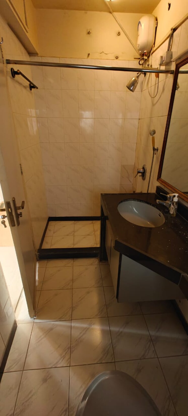 Bathroom, dheeraj-insignia 5 Bedroom 1706 Sq.Ft. Apartment In Bandra East Mumbai 9331118