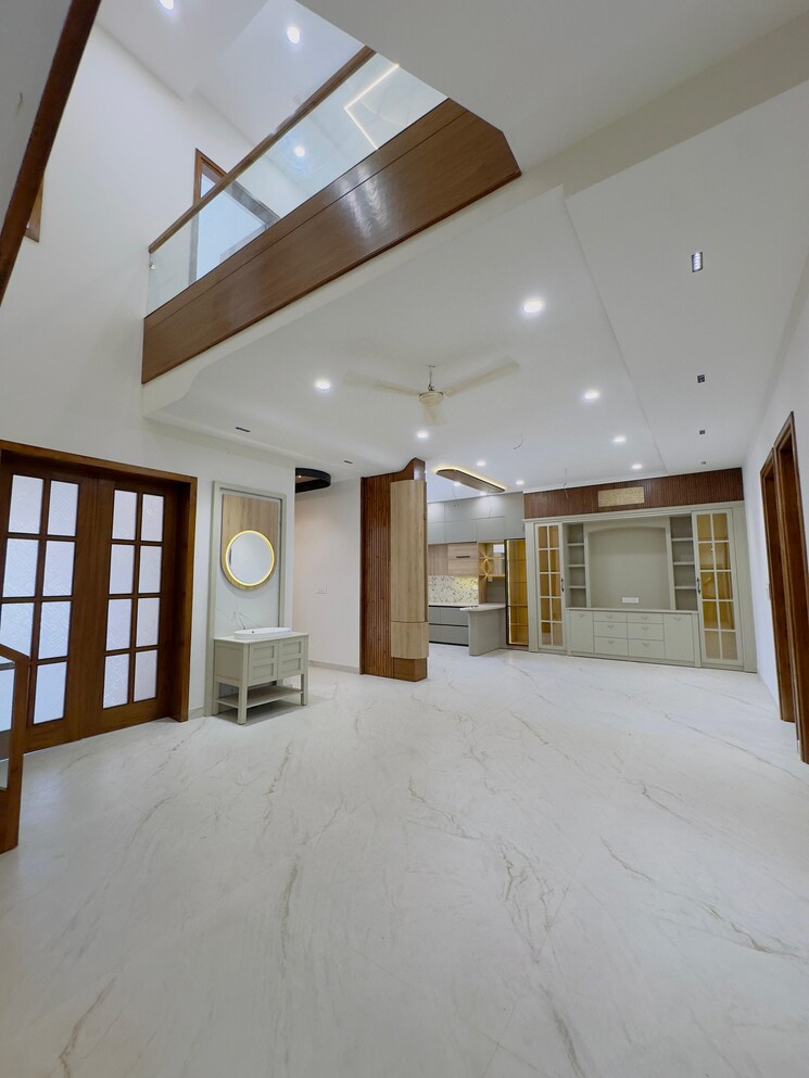 Room, patiala road 3 Bedroom 256 Sq.Yd. Independent House In Patiala Road Zirakpur 9331098