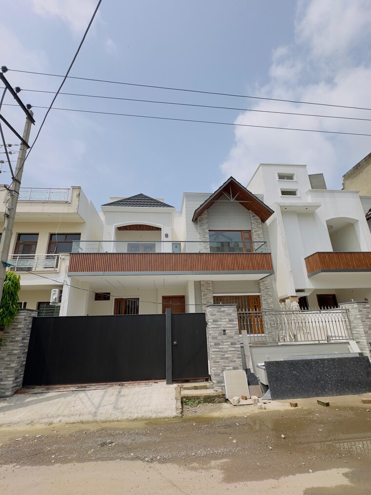 Exterior View, patiala road 3 Bedroom 256 Sq.Yd. Independent House In Patiala Road Zirakpur 9331105