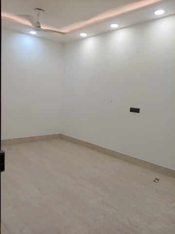 Room in 3 BHK Builder Floor at Sultanpur – for Rent