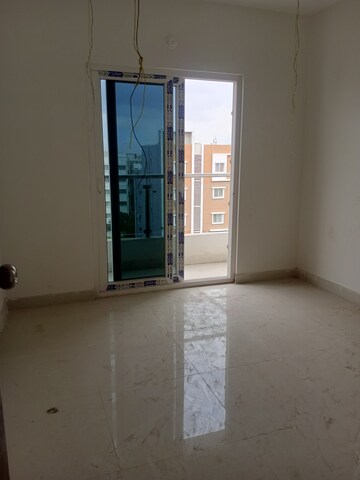 Room in 2 BHK Apartment at Alkapuri – for Sale