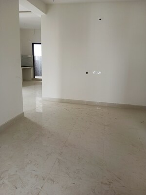 Room in 2 BHK Apartment at Alkapuri – for Sale