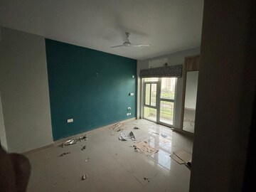 Room in 3.5 BHK Apartment at Ansal Celebrity Meadows, Sushant Golf City – for Sale