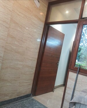 Furnished Amenities in 2.5 BHK Builder Floor at Kalkaji – for Rent