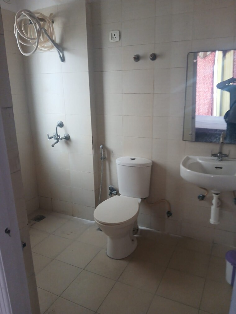 Bathroom, amolik-sankalp 3 Bedroom 850 Sq.Ft. Apartment In Sector 85 Faridabad 9331128