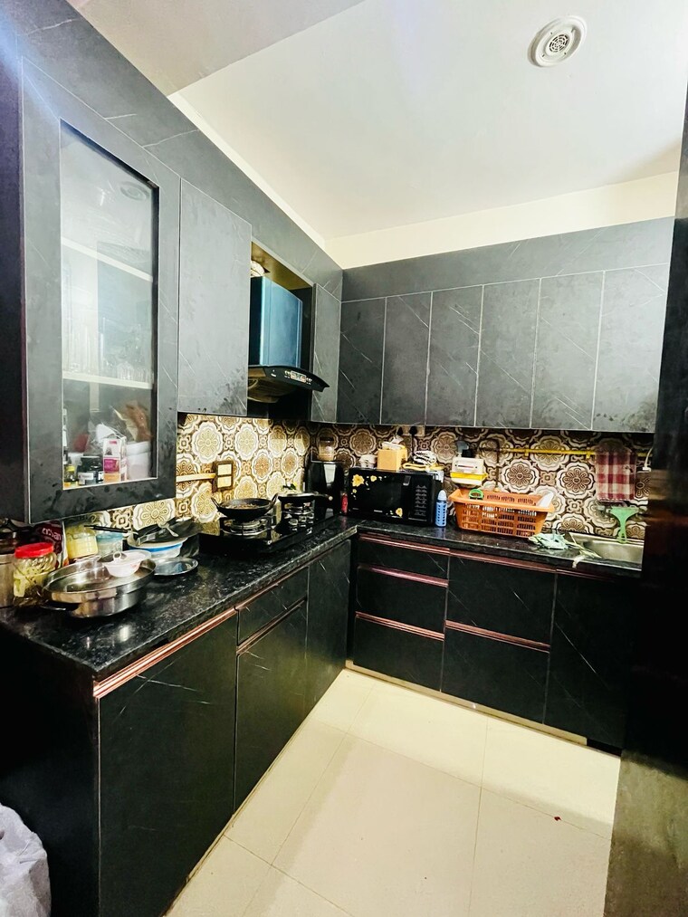 Kitchen, dwarka mor 3 Bedroom 950 Sq.Ft. Builder Floor In Dwarka Mor Delhi 9331152