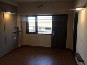 Room in 4 BHK Builder Floor at Vipul World Floors, Sector 48 – for Rent