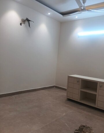Room in 2.5 BHK Builder Floor at Kalkaji – for Rent