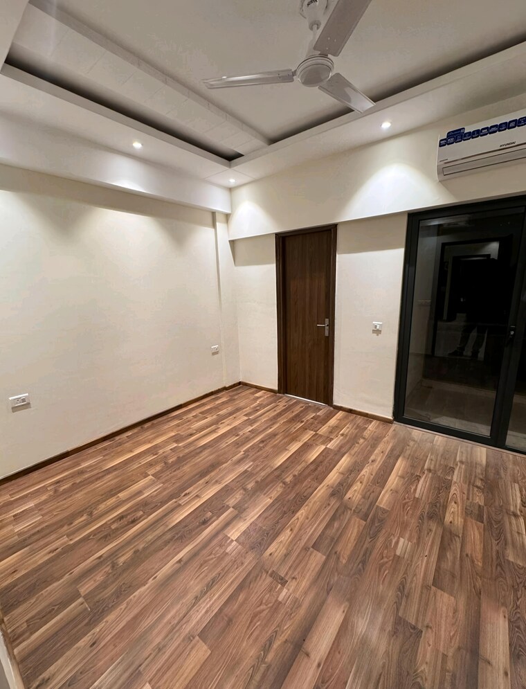 Room, suncity-vatsal-valley 2 Bedroom 560 Sq.Ft. Apartment In Gwal Pahari Gurgaon 9331173