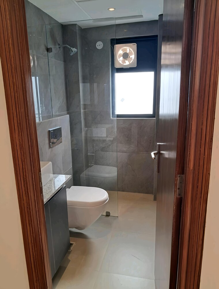 Bathroom, suncity-vatsal-valley 2 Bedroom 560 Sq.Ft. Apartment In Gwal Pahari Gurgaon 9331173