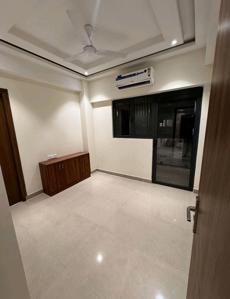 Room, suncity-vatsal-valley 2 Bedroom 560 Sq.Ft. Apartment In Gwal Pahari Gurgaon 9331173