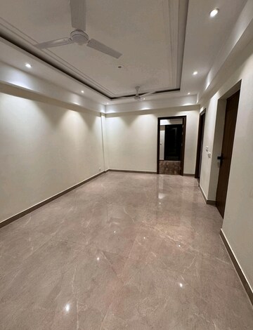 Room in 2 BHK Apartment at Suncity Vatsal Valley, Gwal Pahari – for Rent