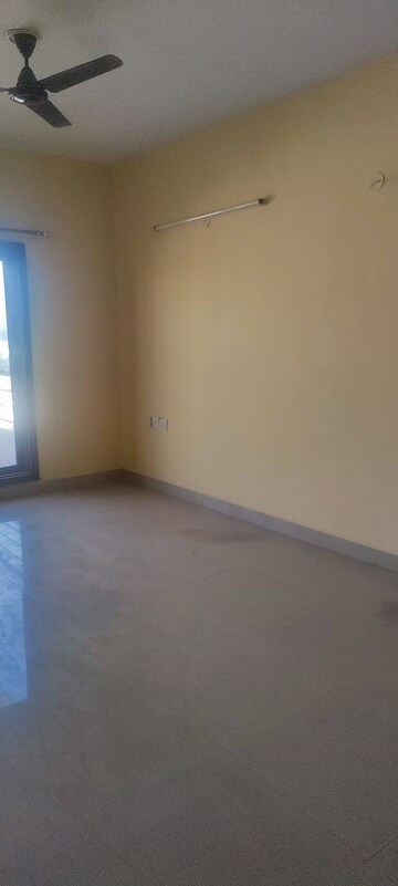 Room in 3 BHK Apartment at Amolik Sankalp, Sector 85 – for Rent