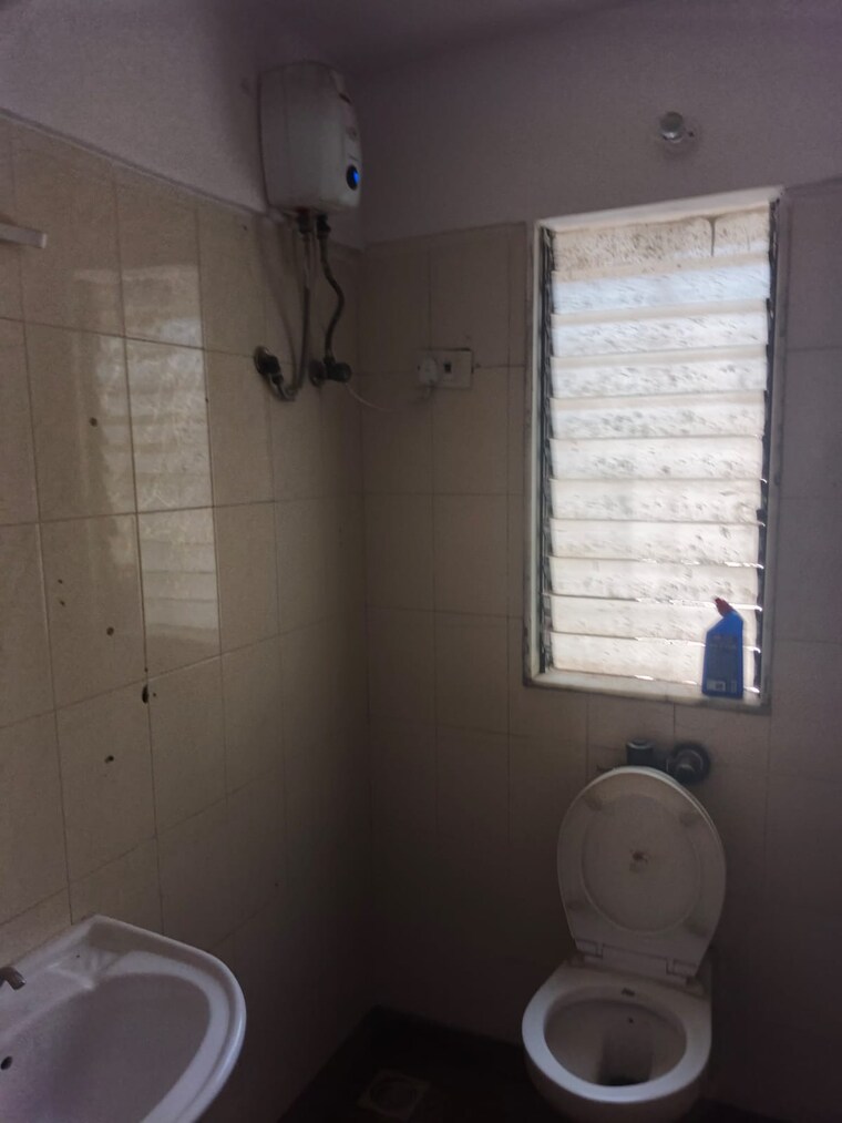 Bathroom, royal-classic-co-op-society 2 Bedroom 1112 Sq.Ft. Apartment In Andheri West Mumbai 9331185