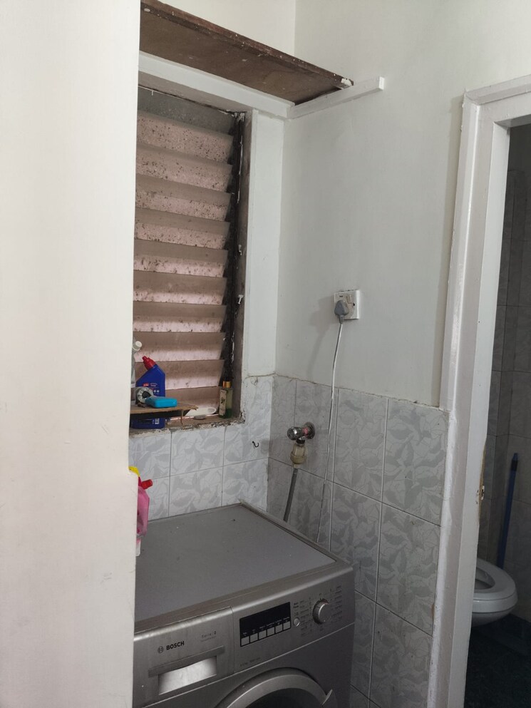 Bathroom, royal-classic-co-op-society 2 Bedroom 1112 Sq.Ft. Apartment In Andheri West Mumbai 9331185
