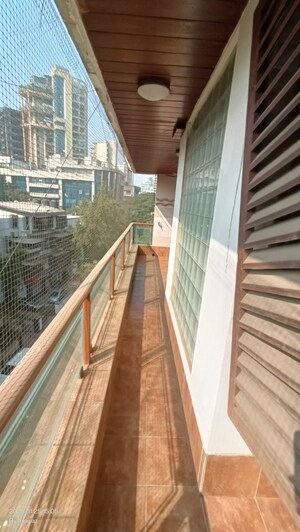 Balcony in 3 BHK Apartment at Mayur Building Bandra, Bandra West – for Rent