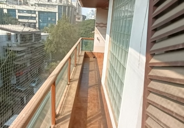 Balcony in 3 BHK Apartment at Mayur Building Bandra, Bandra West – for Rent