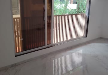 Room in 3 BHK Apartment at Mayur Building Bandra, Bandra West – for Rent