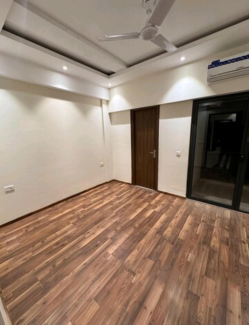 Room in 3 BHK Apartment at Suncity Vatsal Valley, Gwal Pahari – for Rent