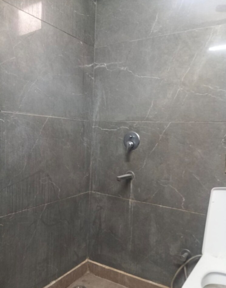 Bathroom, kalkaji 2.5 Bedroom 900 Sq.Ft. Builder Floor In Kalkaji Delhi 9331194
