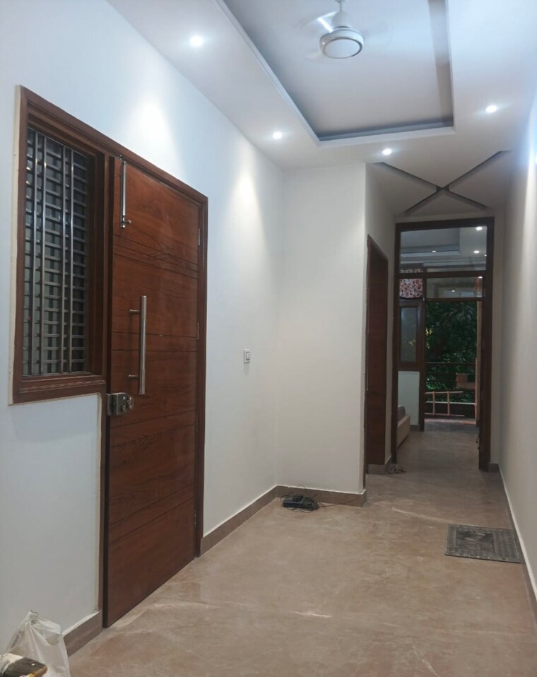 Room, kalkaji 2.5 Bedroom 900 Sq.Ft. Builder Floor In Kalkaji Delhi 9331194