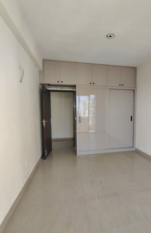 Room in 3 BHK Apartment at Godrej Meridien, Sector 106 – for Rent