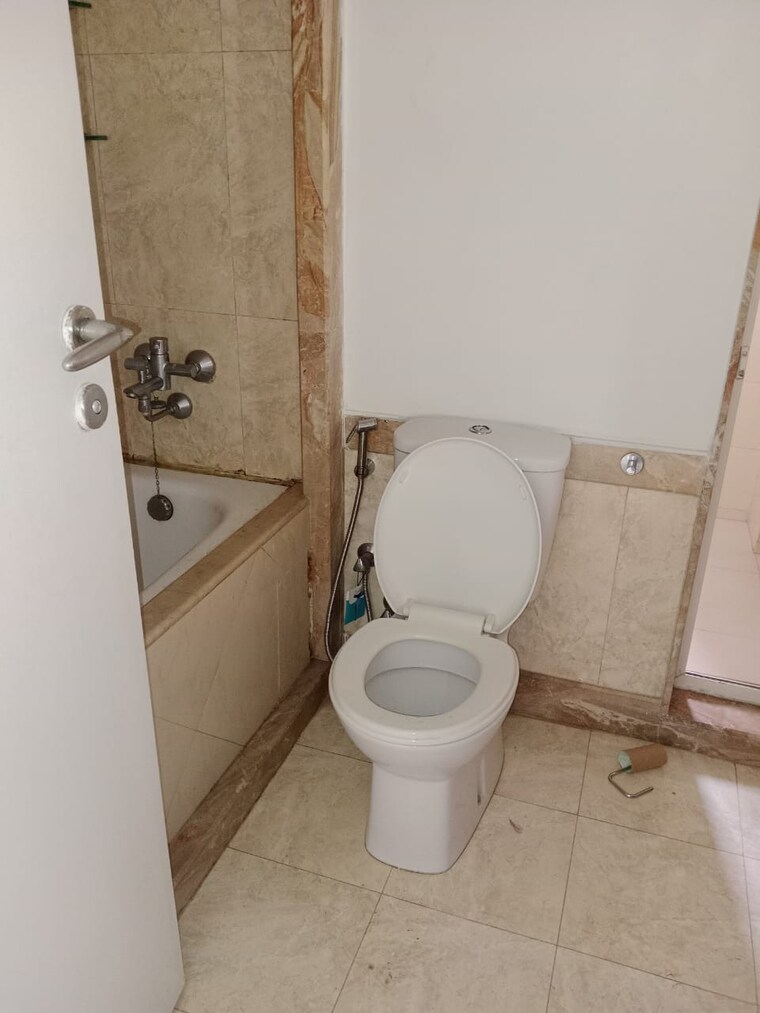 Bathroom, hiranandani-gardens-octavius 4 Bedroom 2775 Sq.Ft. Apartment In Powai Mumbai 9331220