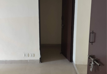 Room in 4 BHK Apartment at Vip Road – for Sale