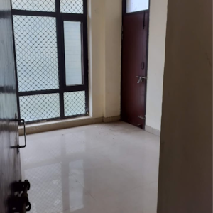 Room in 4 BHK Apartment at Vip Road – for Sale