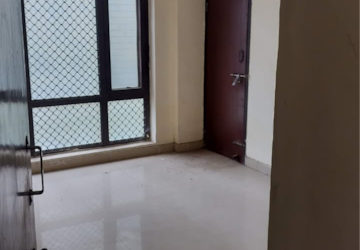 Room in 4 BHK Apartment at Vip Road – for Sale