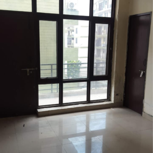Room in 4 BHK Apartment at Vip Road – for Sale