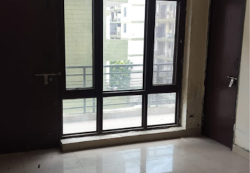 Room in 4 BHK Apartment at Vip Road – for Sale