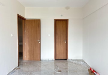 Room in 2 BHK Apartment at Majestique Towers, Kharadi – for Rent