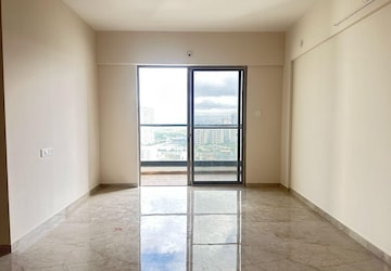 Room in 2 BHK Apartment at Majestique Towers, Kharadi – for Rent