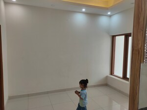 Room in 3 BHK Villa at Canal Road – for Rent