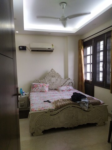 Master Bedroom in 3 BHK Builder Floor at Chittaranjan Park – for Rent