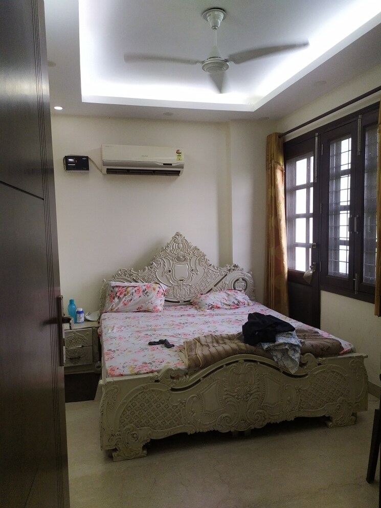 Master Bedroom, chittaranjan park 3 Bedroom 1400 Sq.Ft. Builder Floor In Chittaranjan Park Delhi 9331379