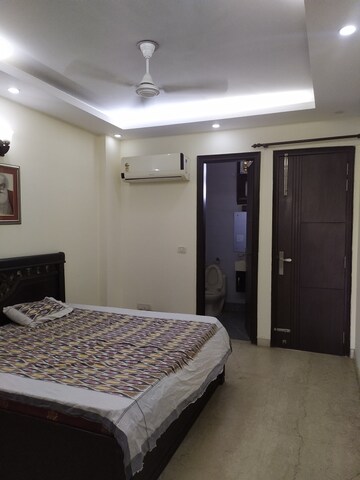 Bedroom in 3 BHK Builder Floor at Chittaranjan Park – for Rent