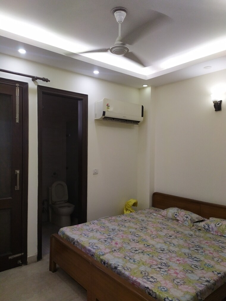 Master Bedroom, chittaranjan park 3 Bedroom 1400 Sq.Ft. Builder Floor In Chittaranjan Park Delhi 9331379
