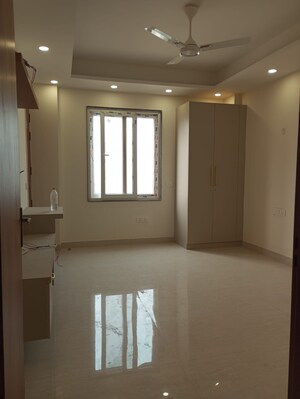 Room in 3 BHK Builder Floor at Smart World Gems, Sector 89 – for Sale