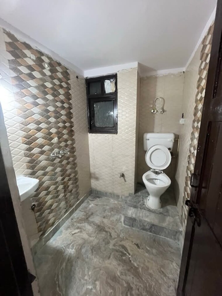 Bathroom, meet-apartments 2 Bedroom 550 Sq.Ft. Builder Floor In Burari Delhi 9331537