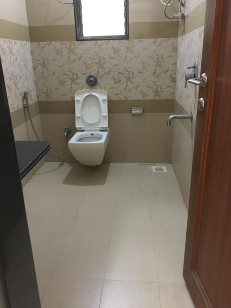 Bathroom, gp-solitaire 3 Bedroom 1500 Sq.Ft. Apartment In Santacruz East Mumbai 9331591