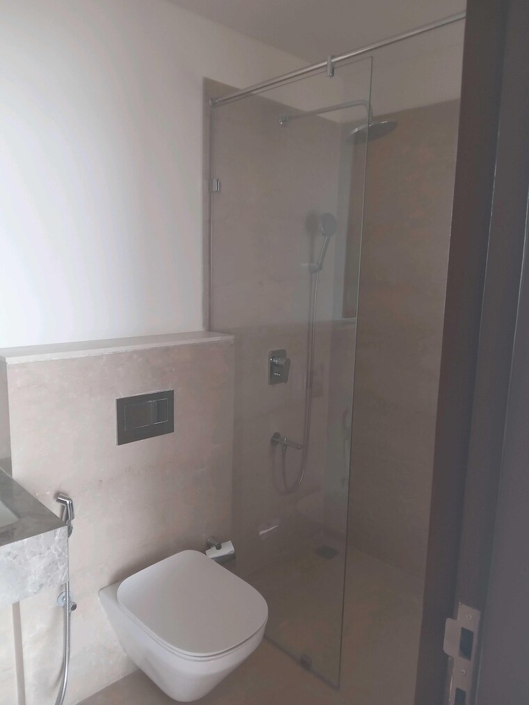 Bathroom, piramal-mahalaxmi 3 Bedroom 1351 Sq.Ft. Apartment In Mahalaxmi Mumbai 9331575