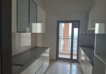 Room in 3 BHK Apartment at Piramal Mahalaxmi, Mahalaxmi – for Rent