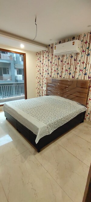 Bedroom in 3 BHK Apartment at Sunshine Enclave, Vip Road – for Rent