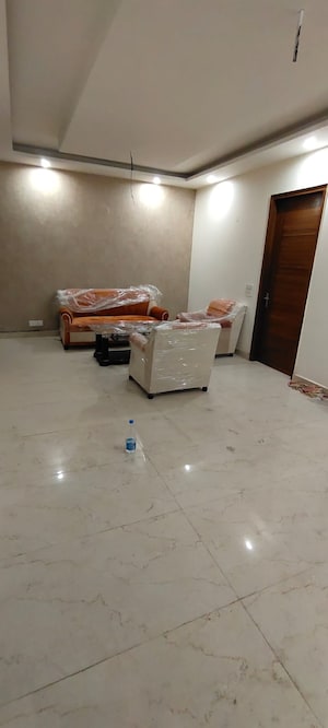 Living Room in 3 BHK Apartment at Sunshine Enclave, Vip Road – for Rent