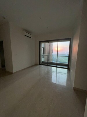 Room in 3 BHK Apartment at Piramal Mahalaxmi, Mahalaxmi – for Rent