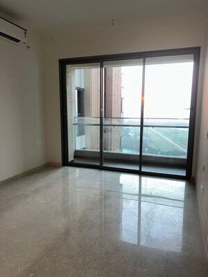 Room in 3 BHK Apartment at Piramal Mahalaxmi, Mahalaxmi – for Rent