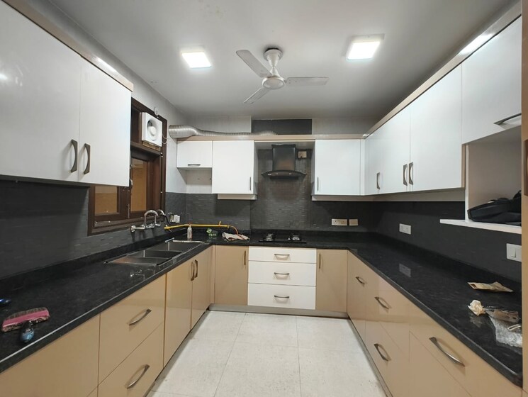 Kitchen, chittaranjan park 3 Bedroom 240 Sq.Yd. Builder Floor In Chittaranjan Park Delhi 9331634